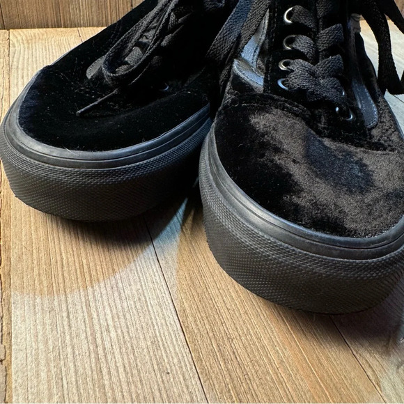 NWOT Black Velvet Old Skool Vans Skater Shoes Low Top Sneakers Unisex 6.5-W 5-M - Picture 2 of 8